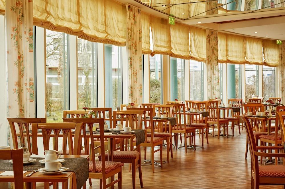 Achat Hotel Магдебург Екстериор снимка