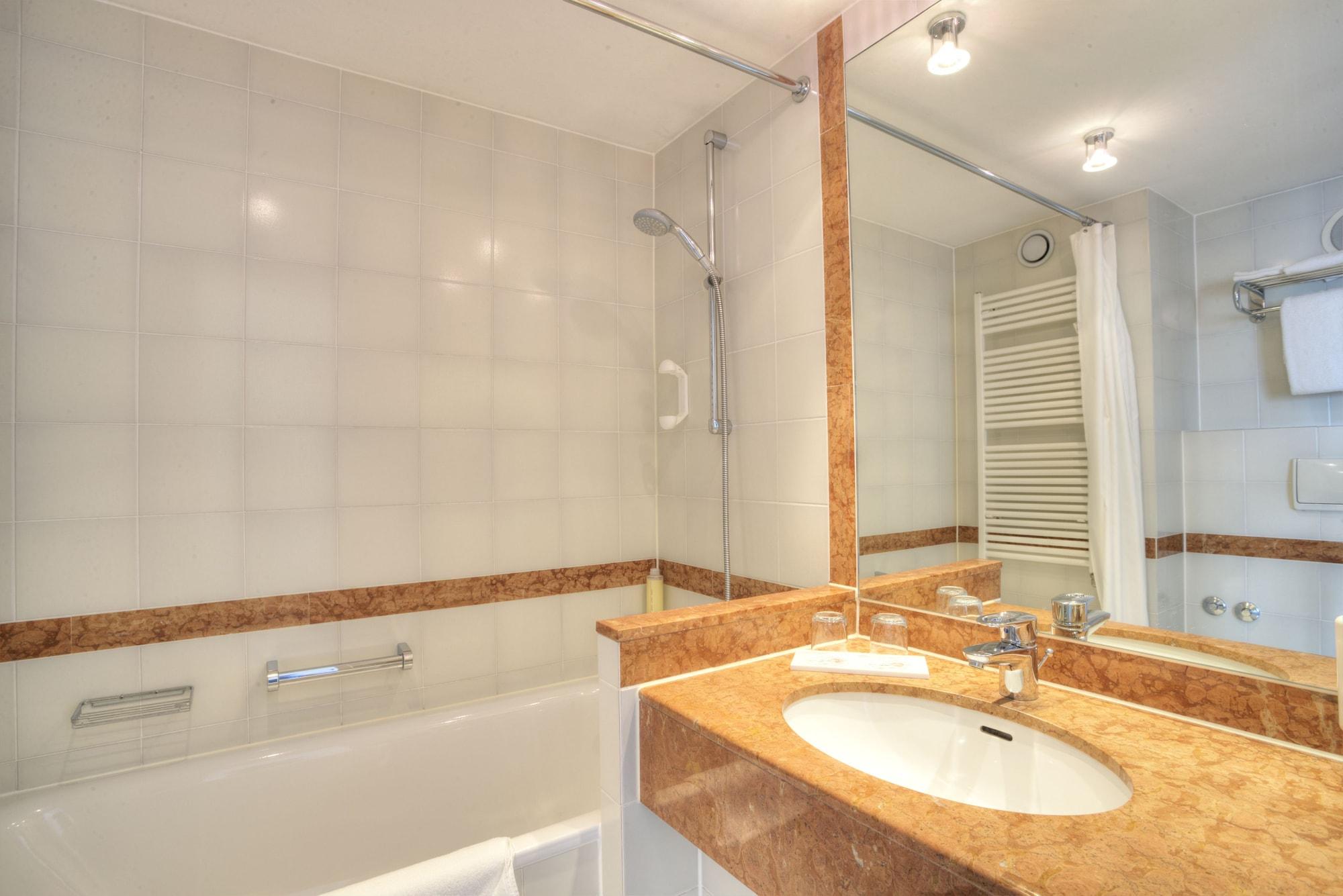 Achat Hotel Магдебург Екстериор снимка