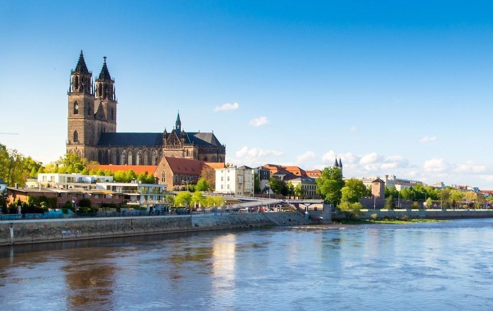 Achat Hotel Магдебург Екстериор снимка