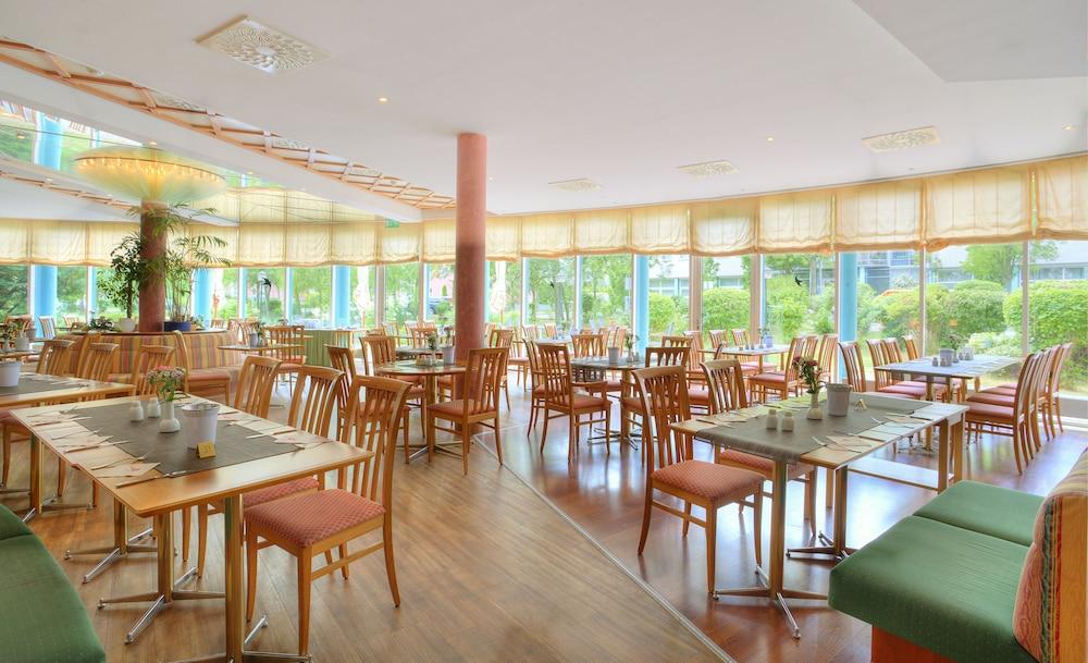Achat Hotel Магдебург Екстериор снимка