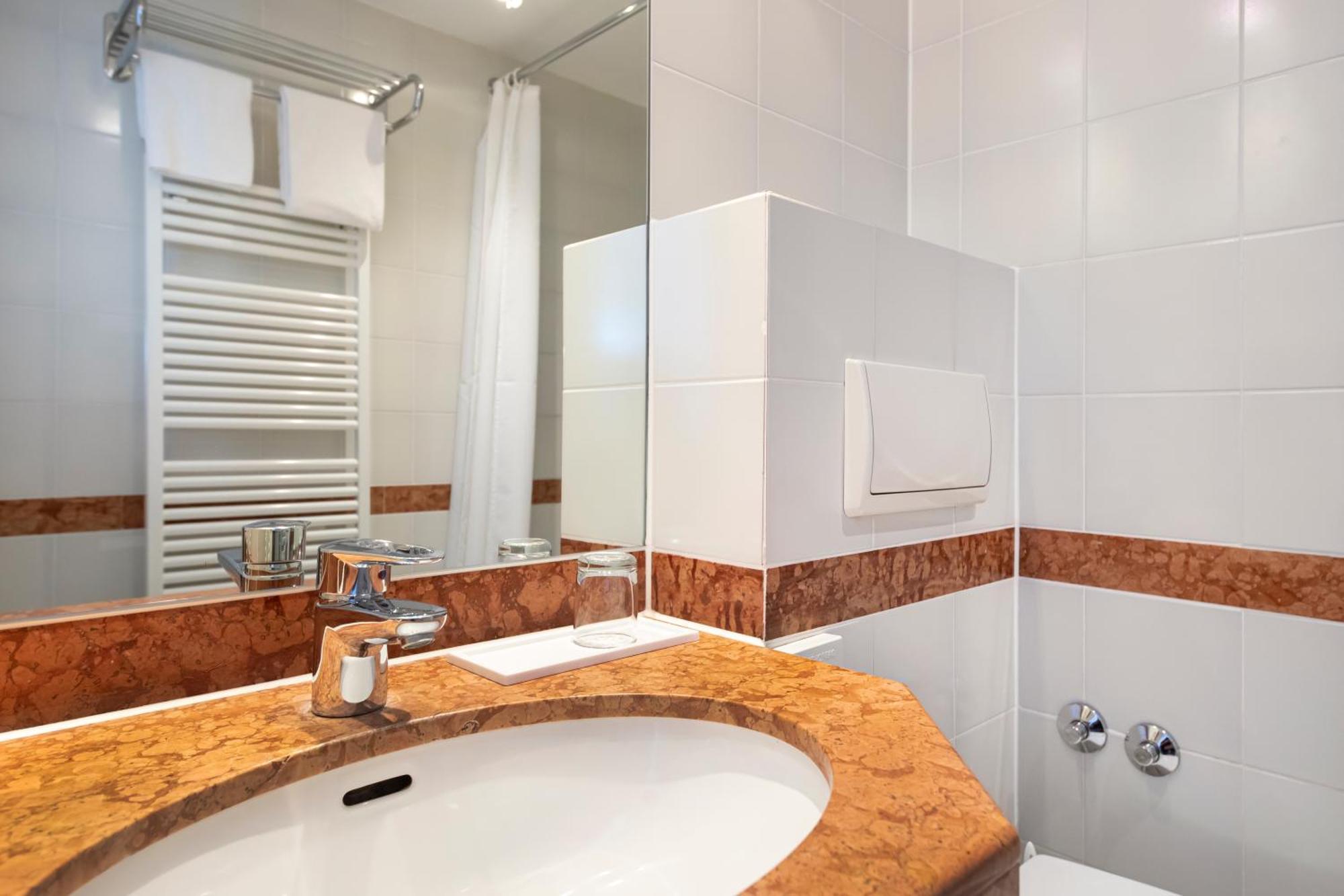 Achat Hotel Магдебург Екстериор снимка