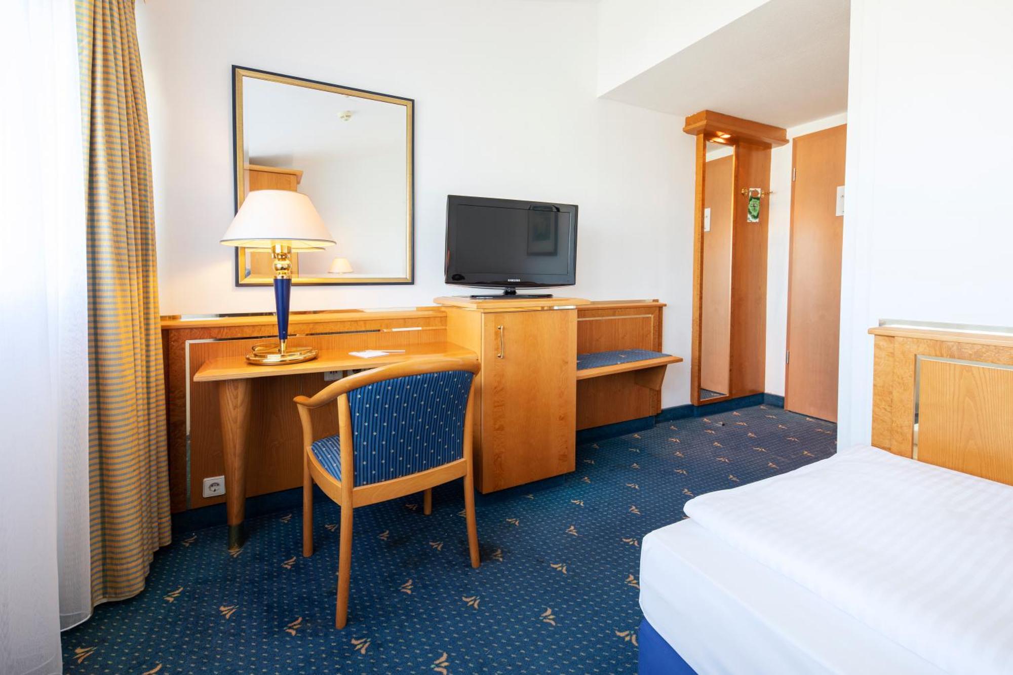 Achat Hotel Магдебург Екстериор снимка
