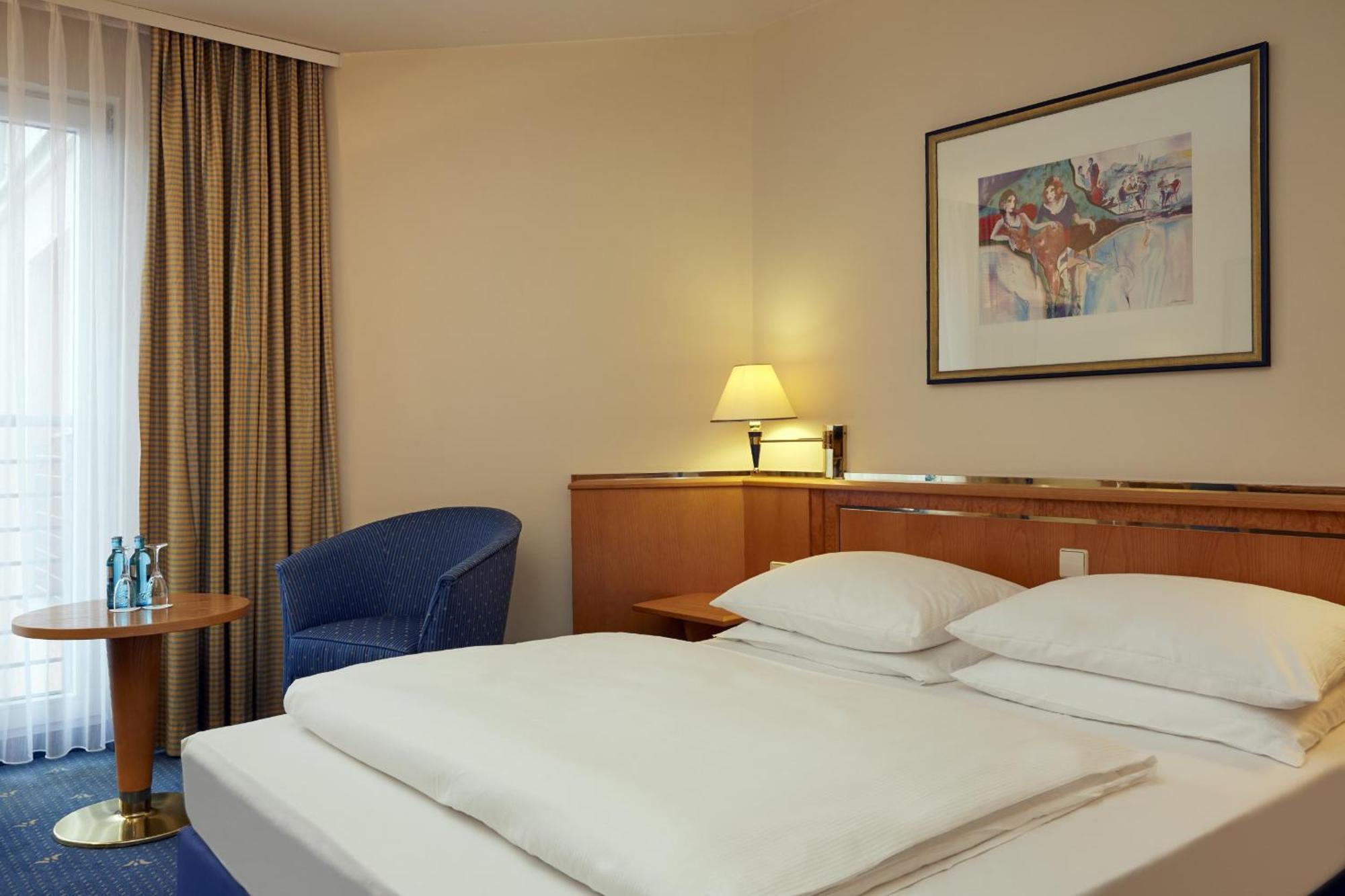 Achat Hotel Магдебург Екстериор снимка
